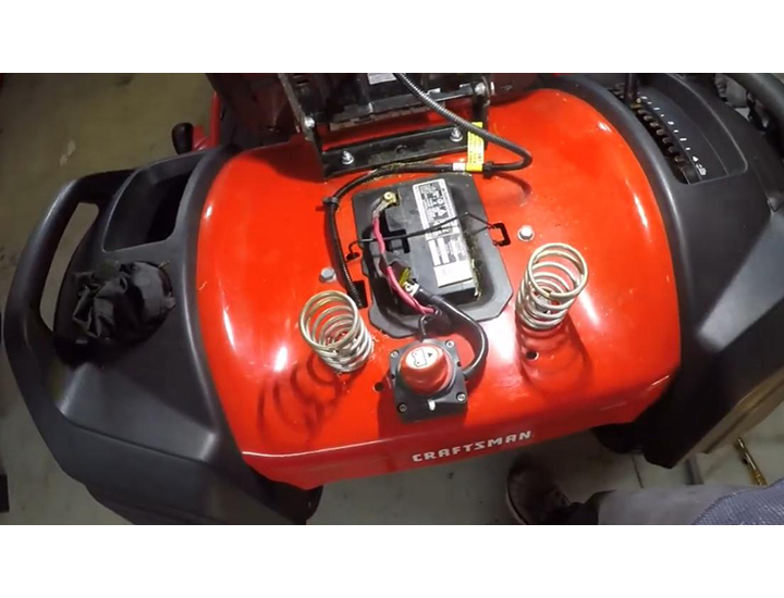 Battery Isolator Switch for Agricultural Machinery: Improving Power Management and Equipment Protection